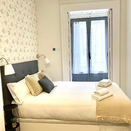 Apartamentos Fuencarral Madrid Exterior photo
